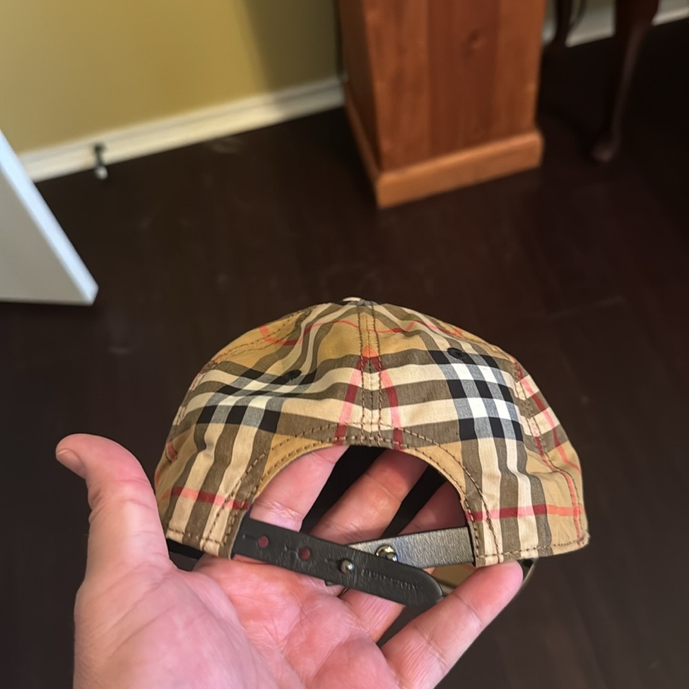 Never worn Burberry hat - Picture 2 of 4